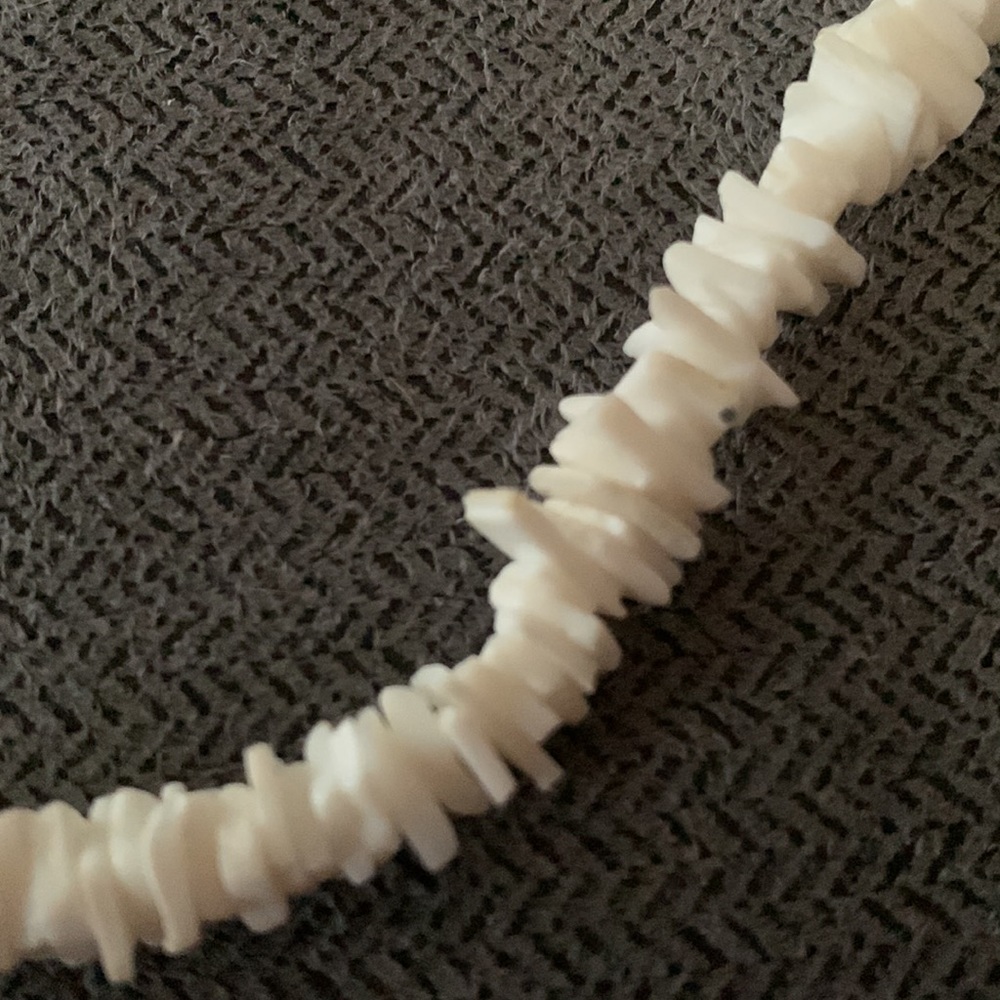 2 shell necklaces - Picture 5 of 7
